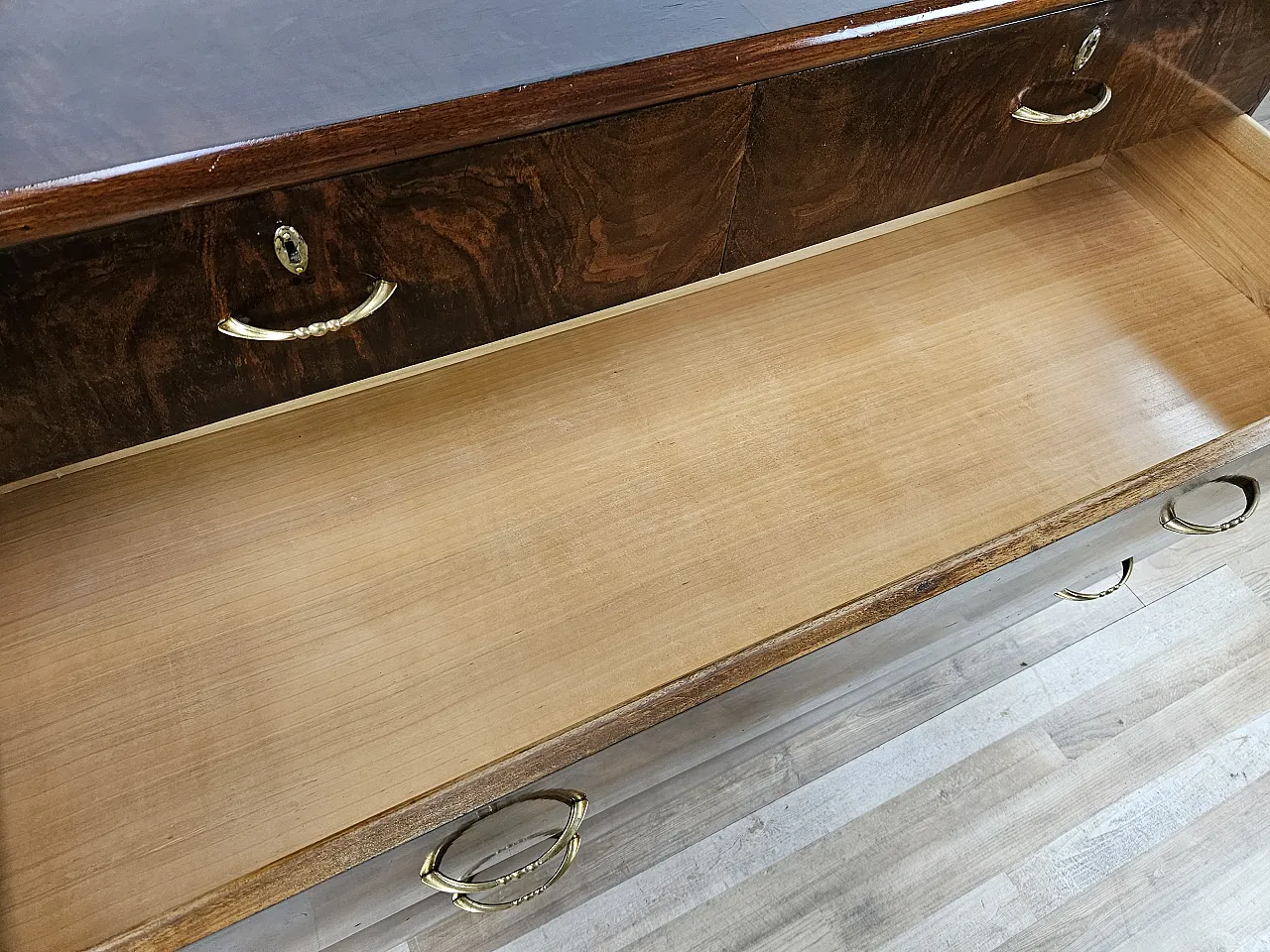 Five drawer chest of drawers in wood and brass, 1930 21