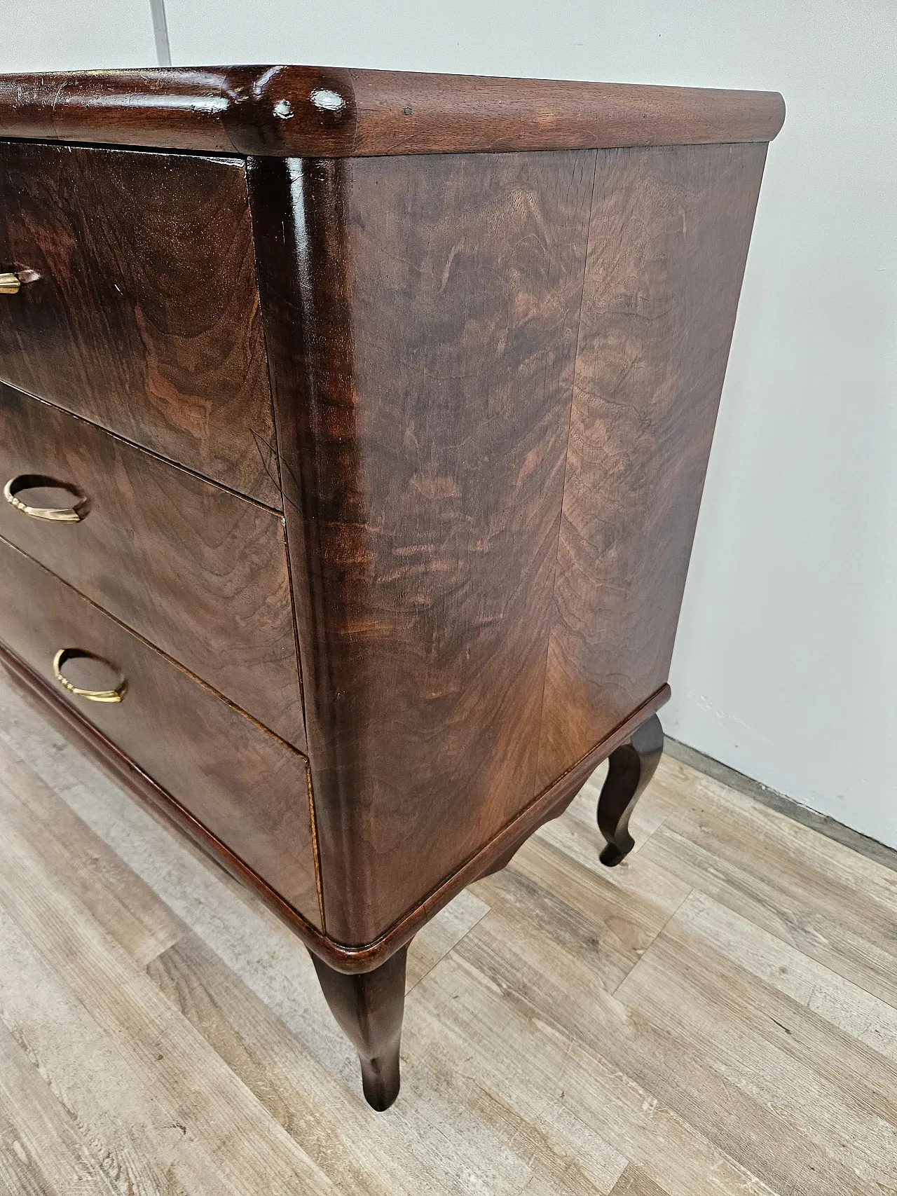 Five drawer chest of drawers in wood and brass, 1930 25