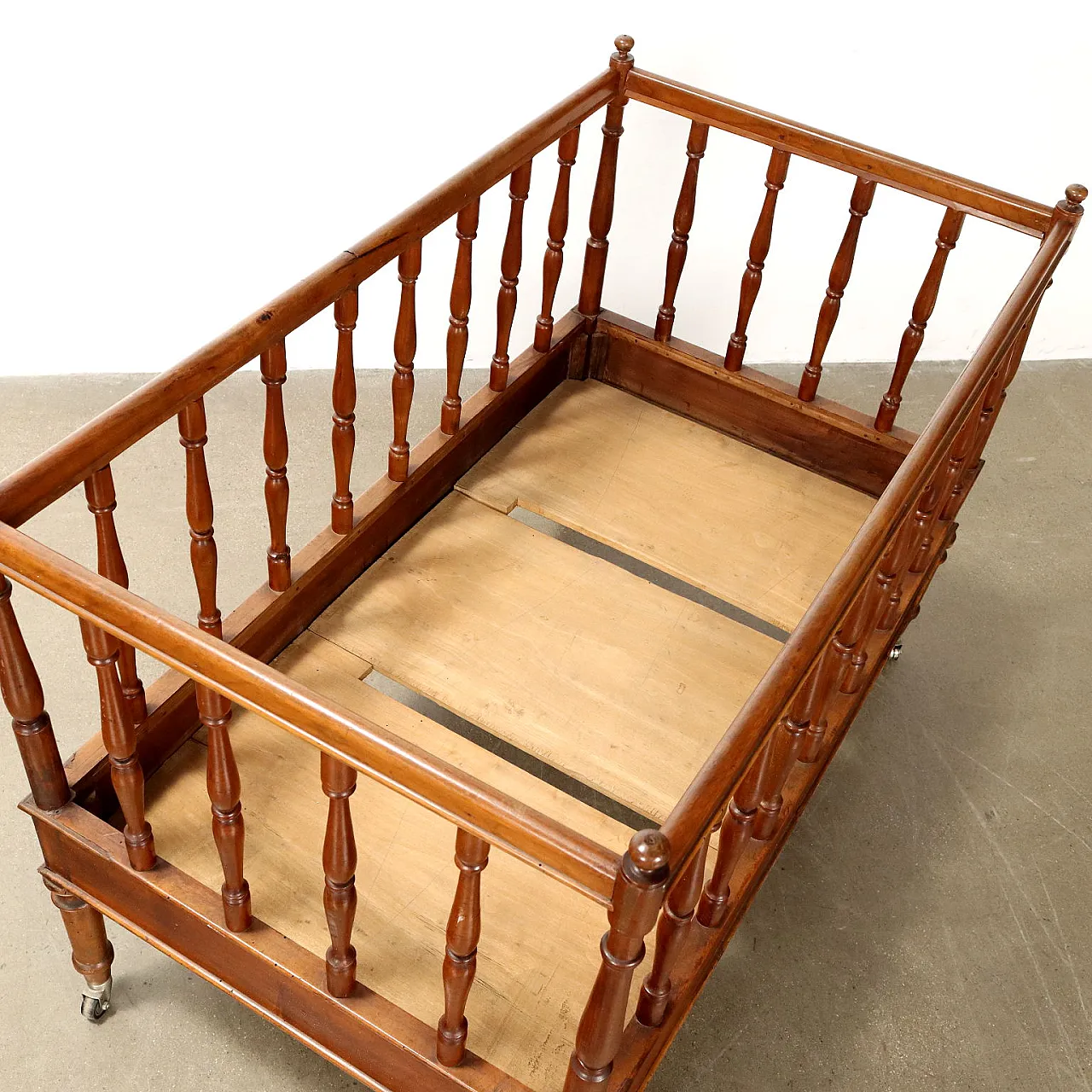 Umbertino walnut bed, late 19th century 3