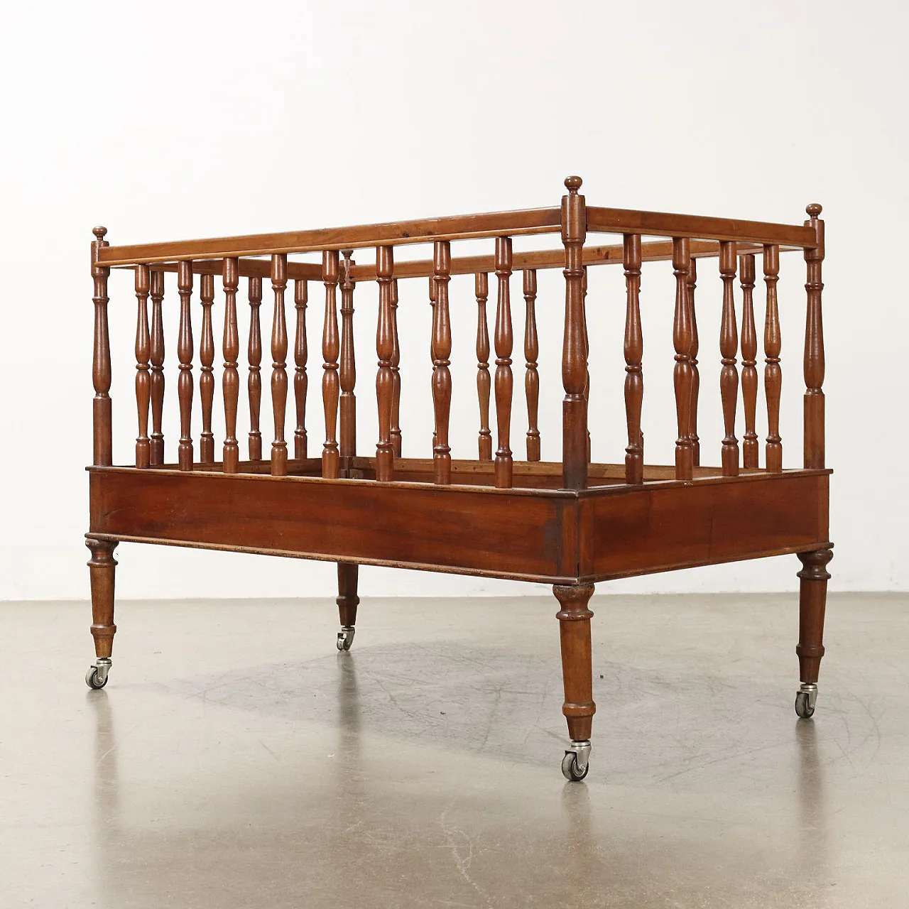 Umbertino walnut bed, late 19th century 6