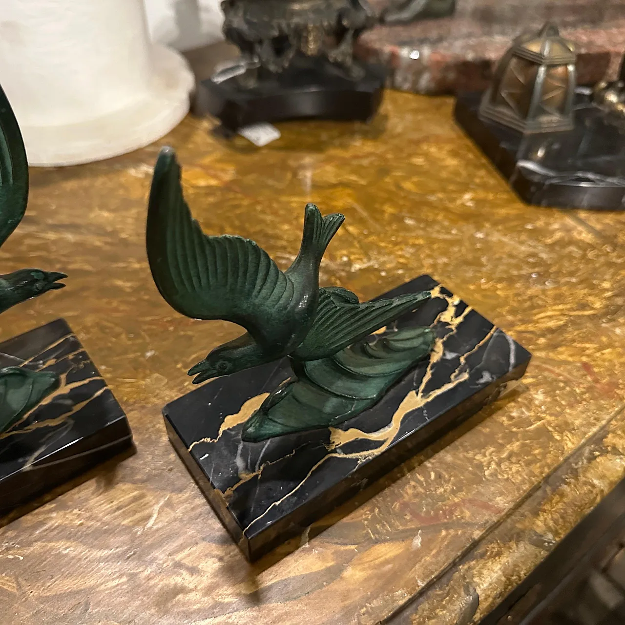 Pair of bird-shaped marble and metal bookcase holders, 1930s 3