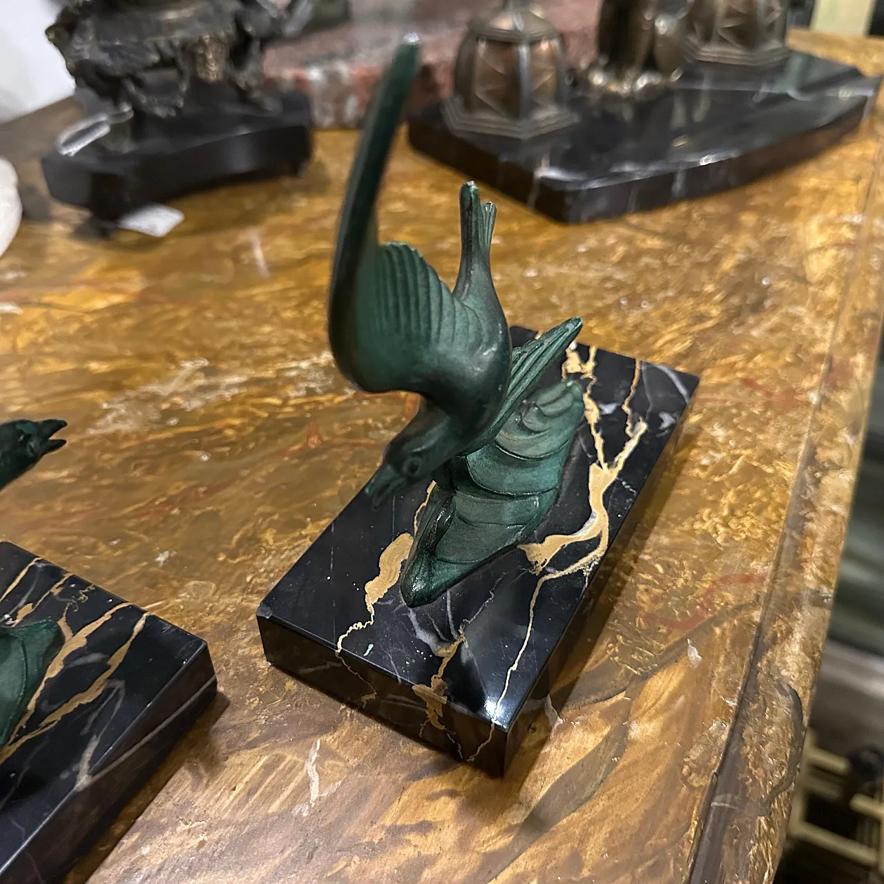 Pair of bird-shaped marble and metal bookcase holders, 1930s 4