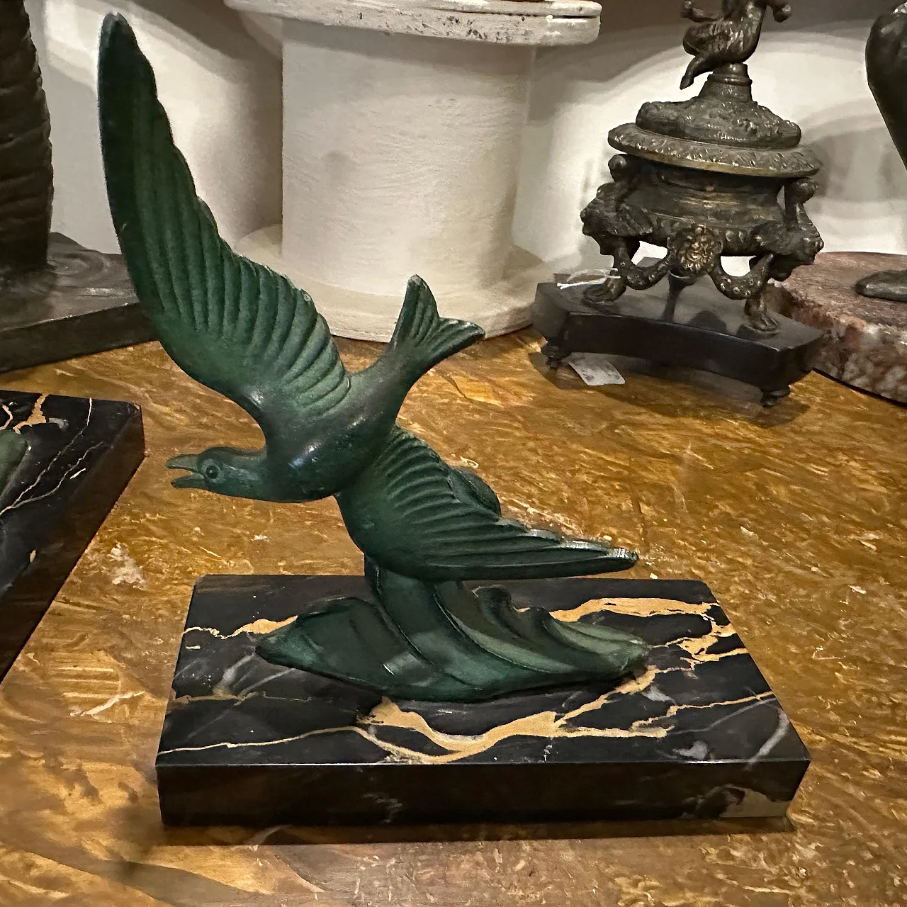 Pair of bird-shaped marble and metal bookcase holders, 1930s 10