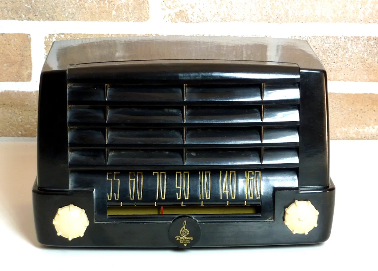 Radio Emerson Mod.547A-B/White, anni '40 1