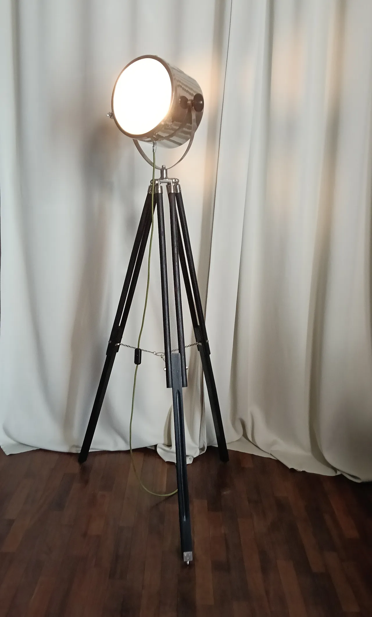 Tripod floor lamp, 60s 1