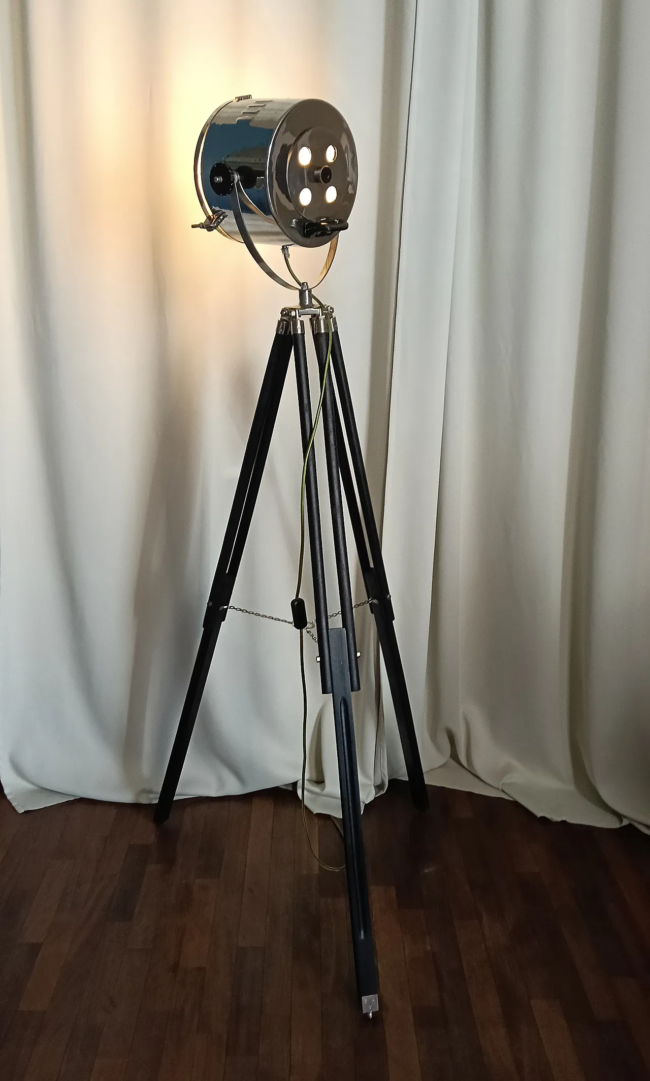 Tripod floor lamp, 60s 2