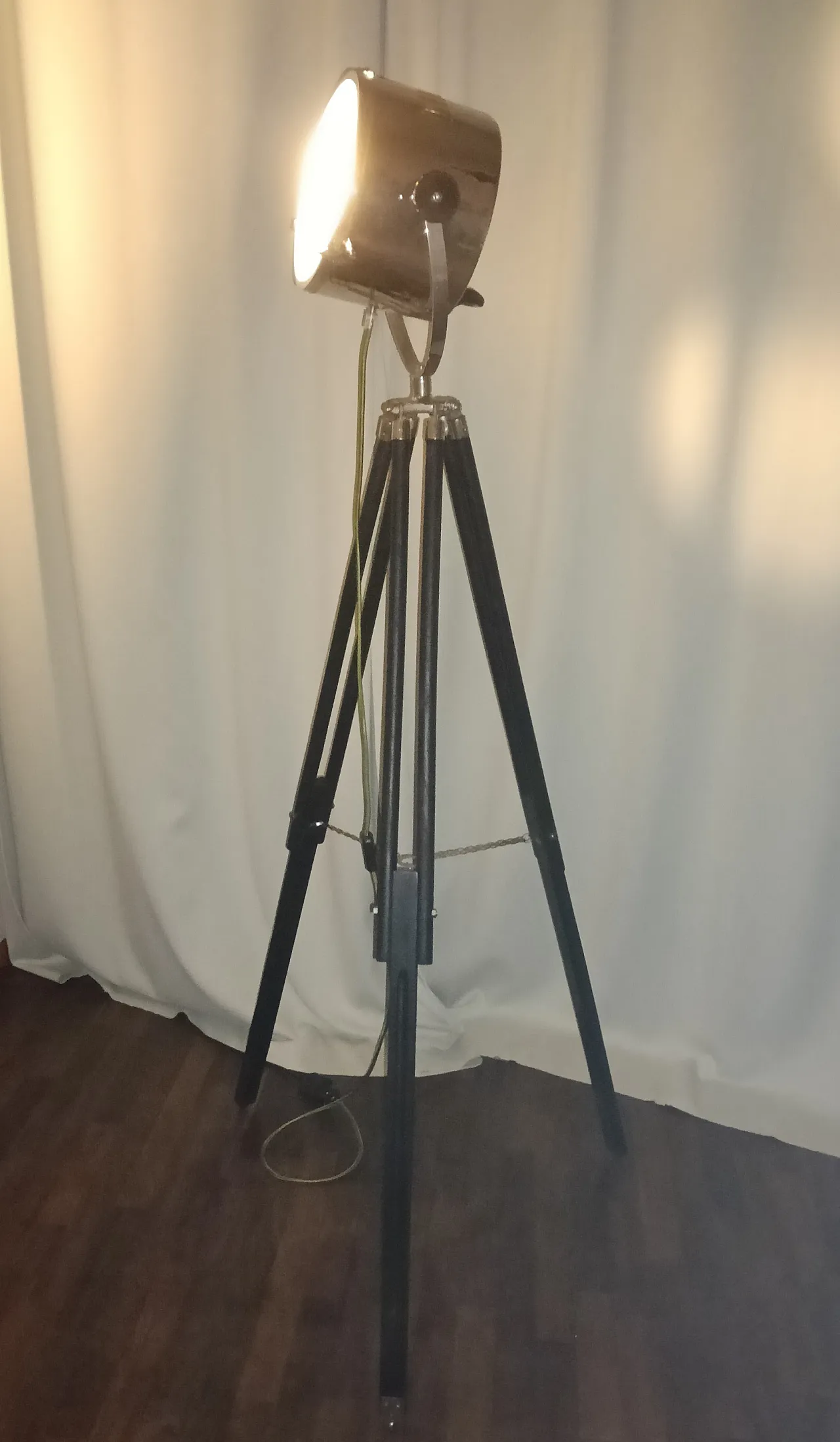 Tripod floor lamp, 60s 3