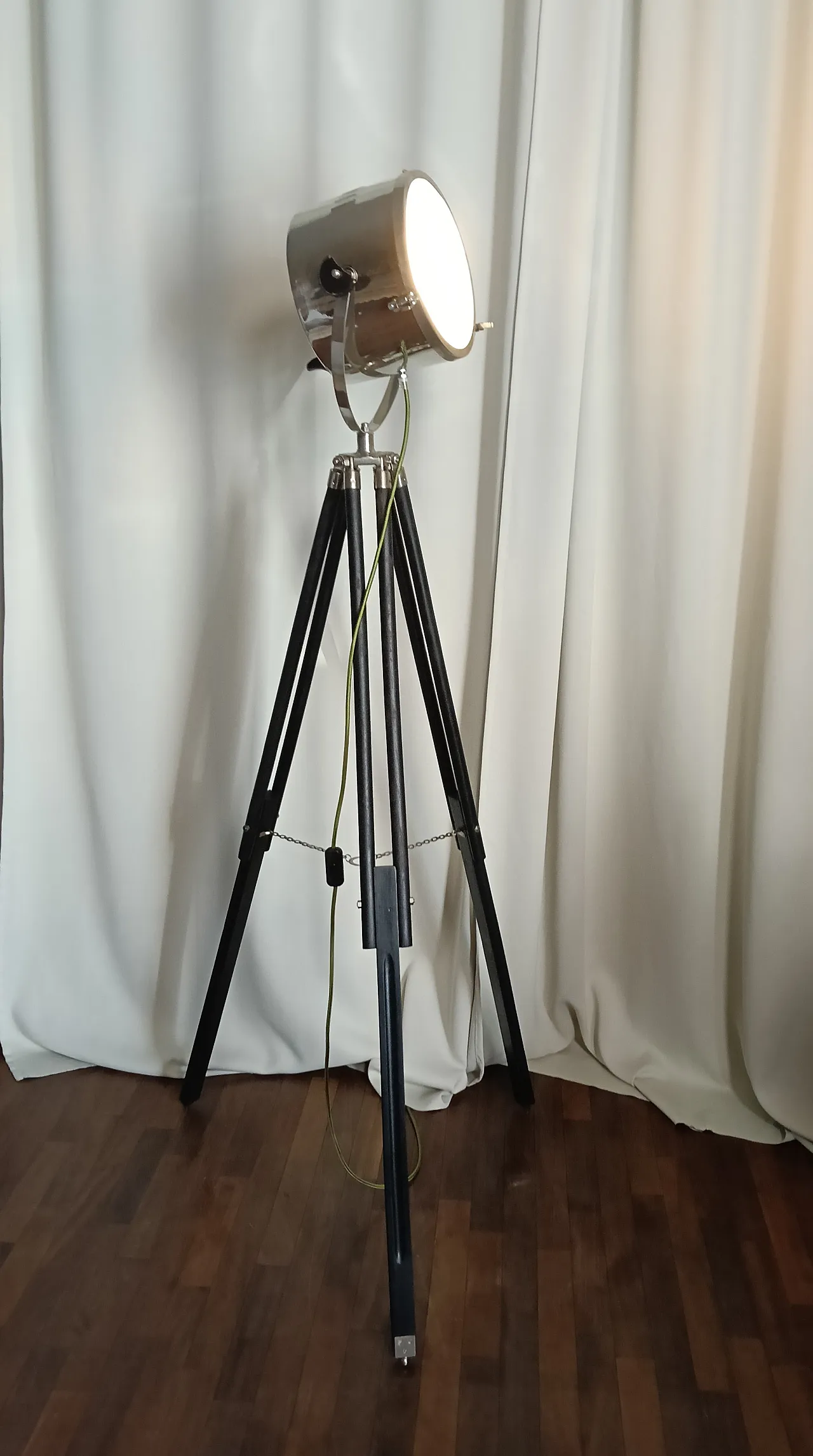 Tripod floor lamp, 60s 4