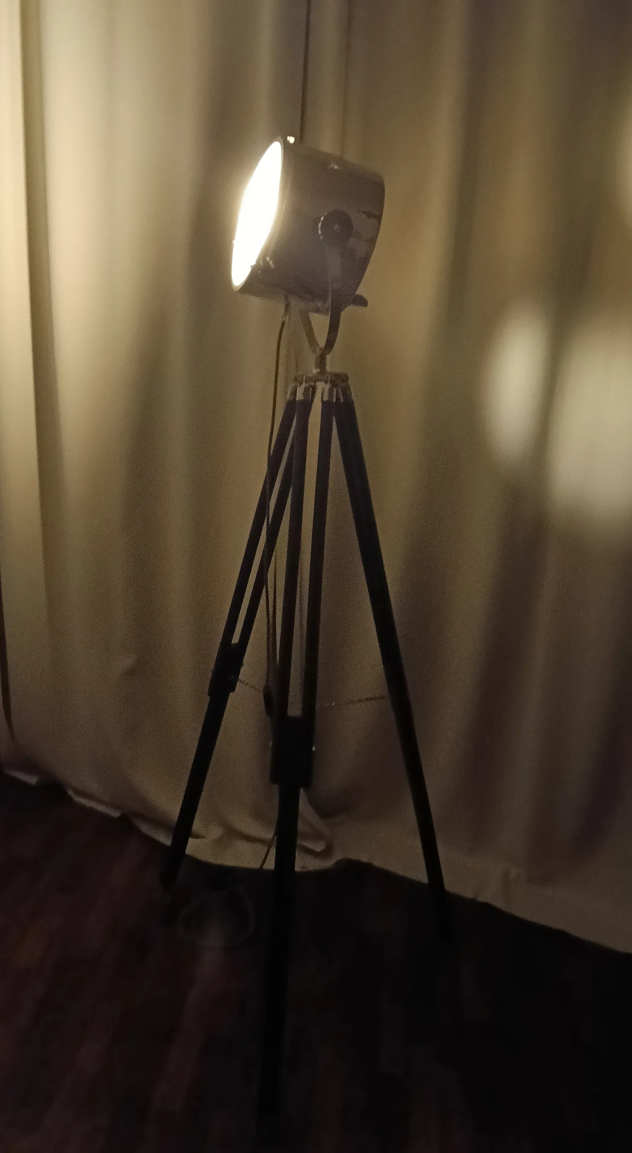 Tripod floor lamp, 60s 6