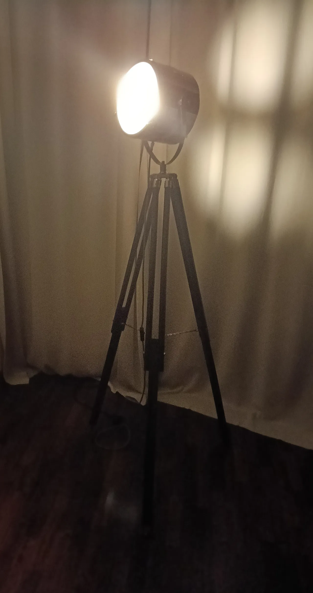 Tripod floor lamp, 60s 8