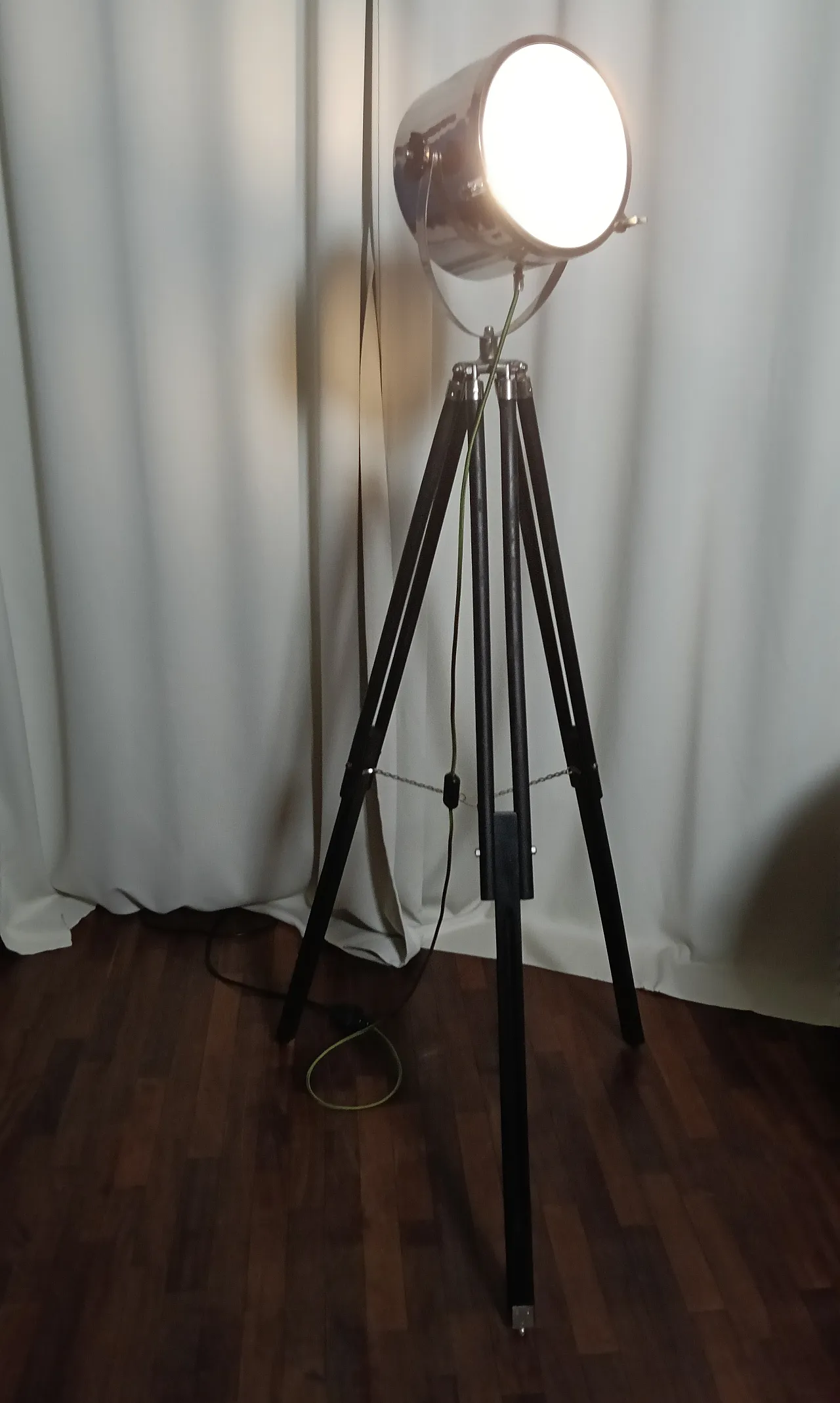 Tripod floor lamp, 60s 10