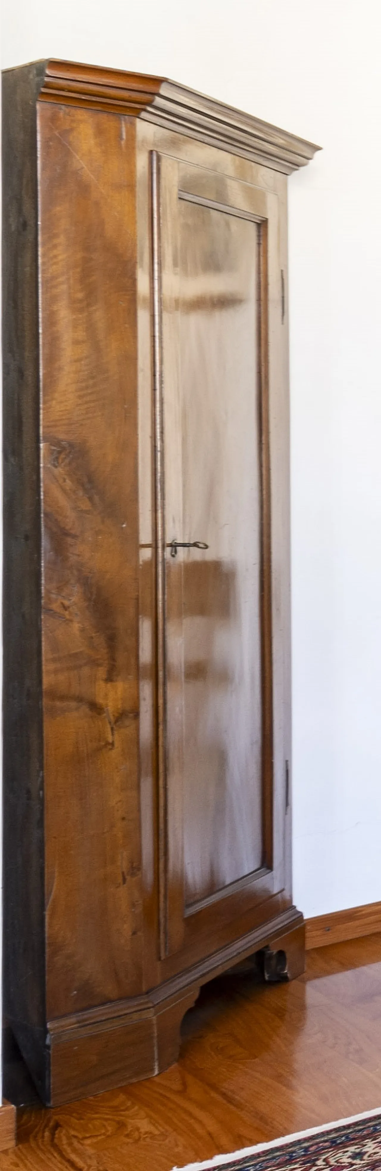 Pair of corner cupboards in solid wood, 19th century 3