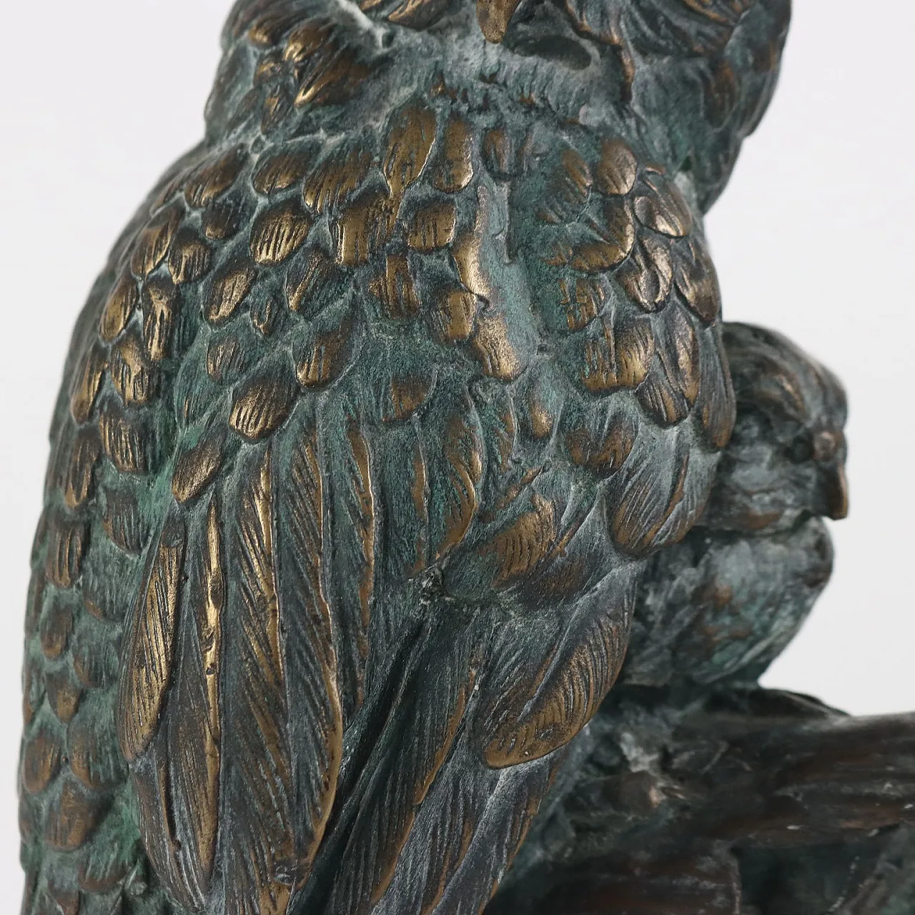 Small bronze with Owl mother and baby on wooden base, 20th Century 4