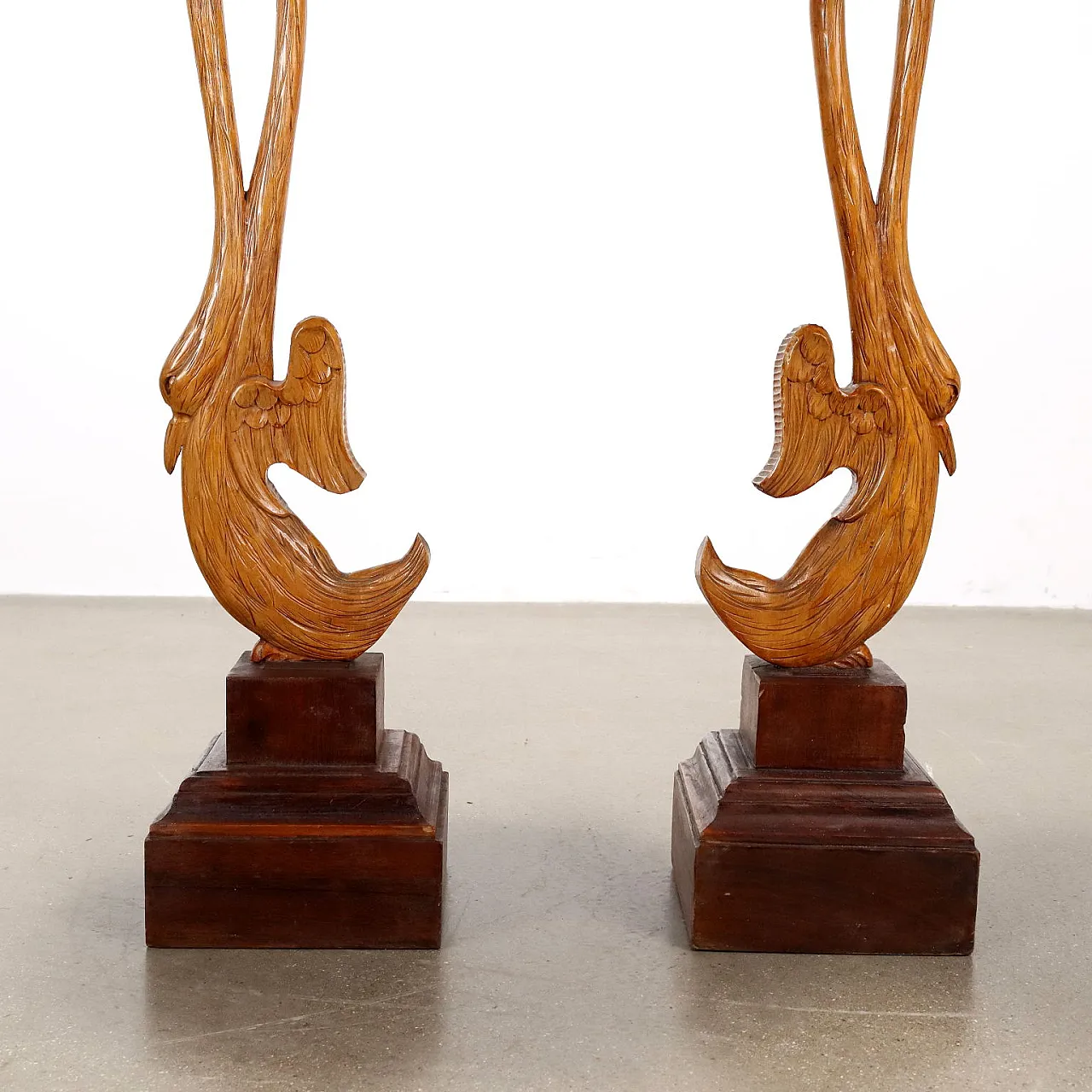 Pair of sculptural wood Guèridons with swan support, 19th century 7