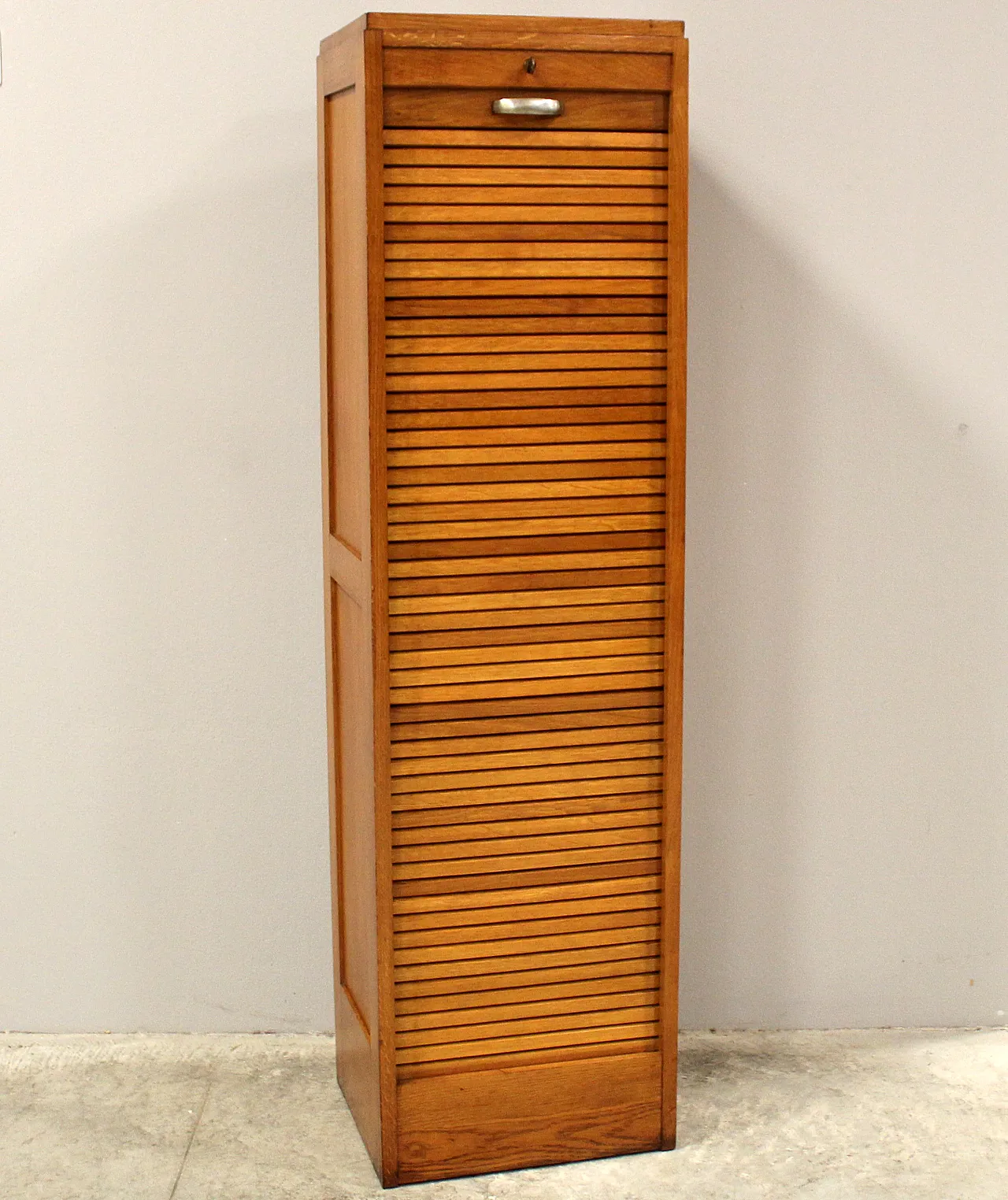 Filing archive filing cabinet with oak shutter, early '900 1