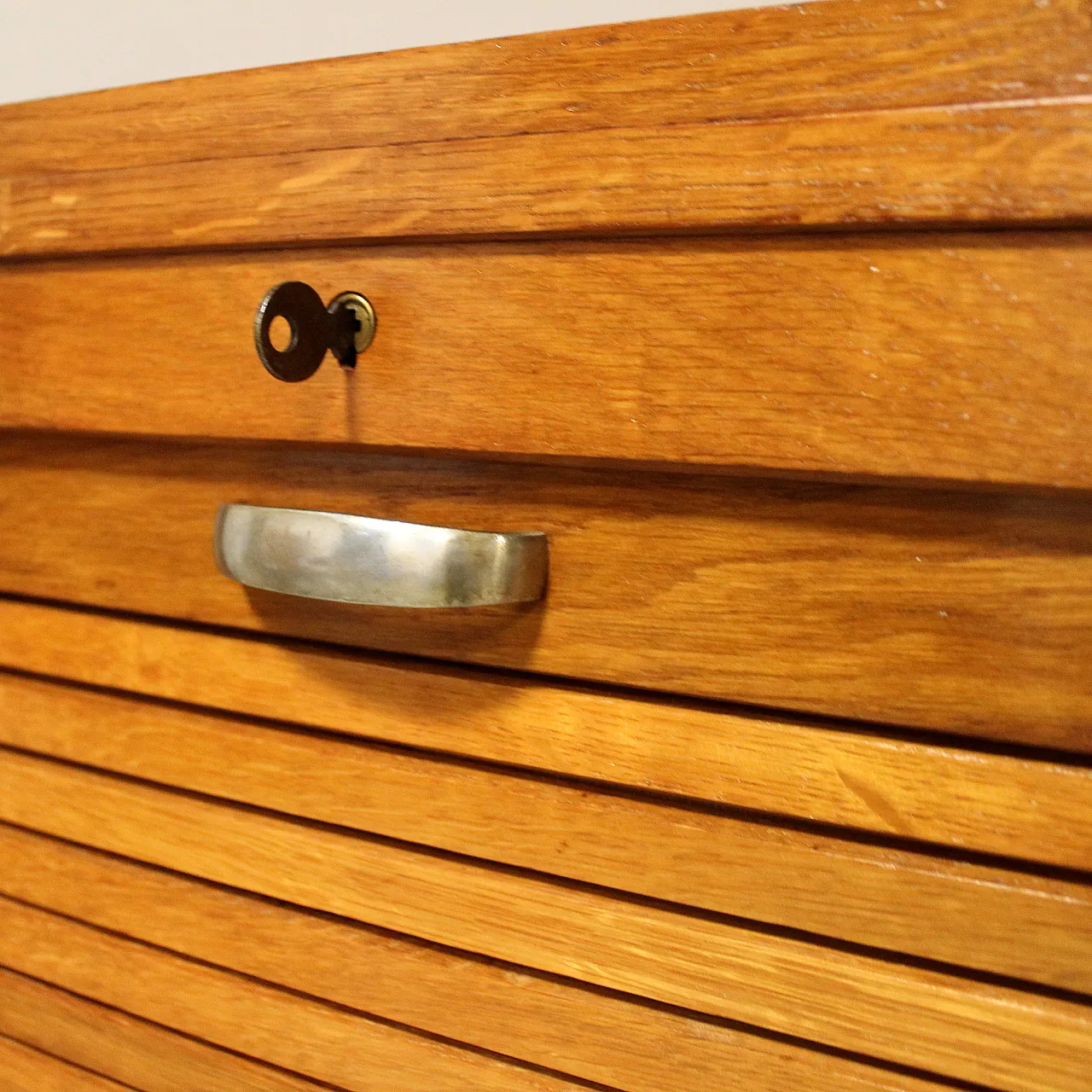 Filing archive filing cabinet with oak shutter, early '900 10