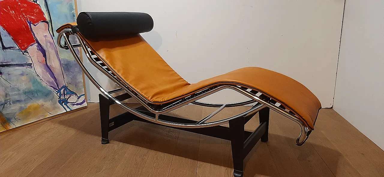 ALIVAR Chaise Longue LC4 in Cognac and black leather, 2000s 1