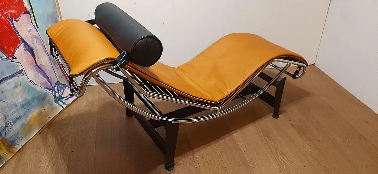 ALIVAR Chaise Longue LC4 in Cognac and black leather, 2000s 4