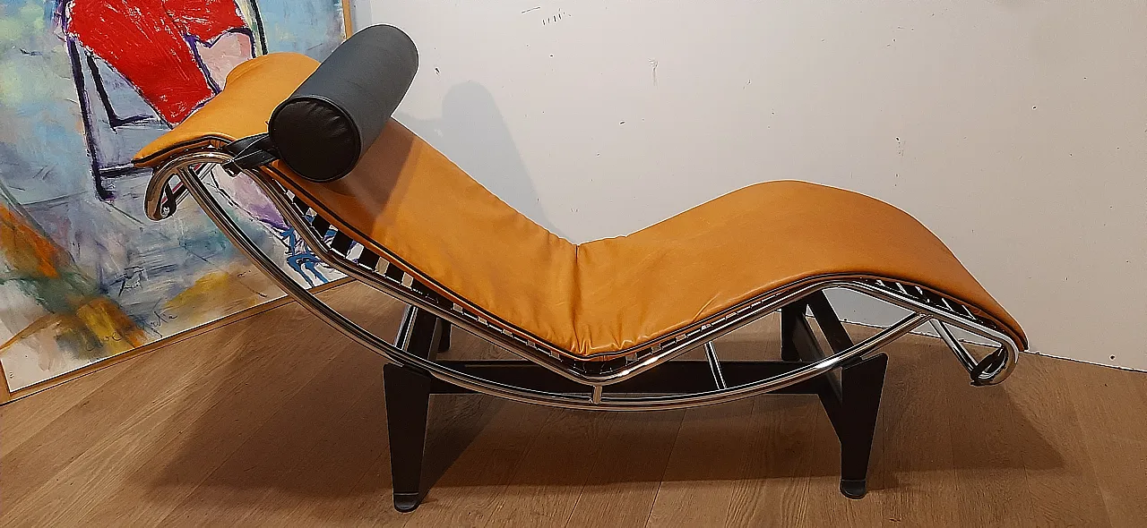 ALIVAR Chaise Longue LC4 in Cognac and black leather, 2000s 5