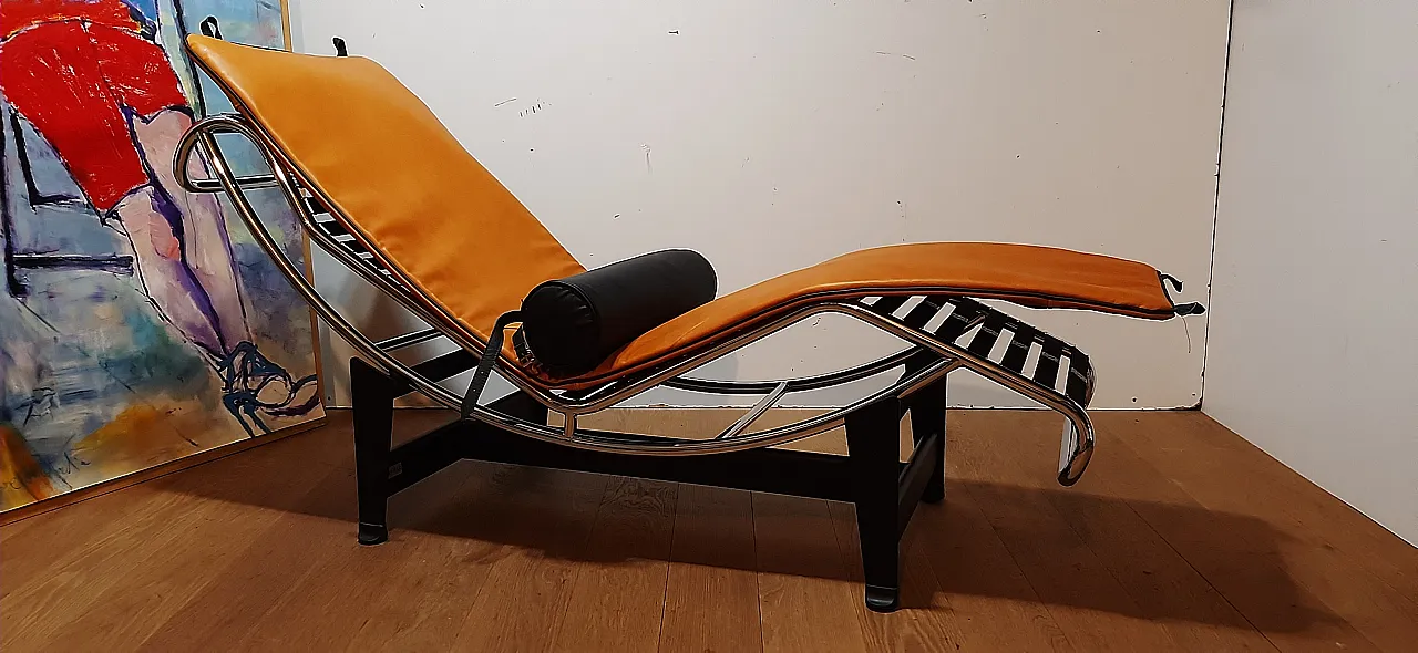 ALIVAR Chaise Longue LC4 in Cognac and black leather, 2000s 8