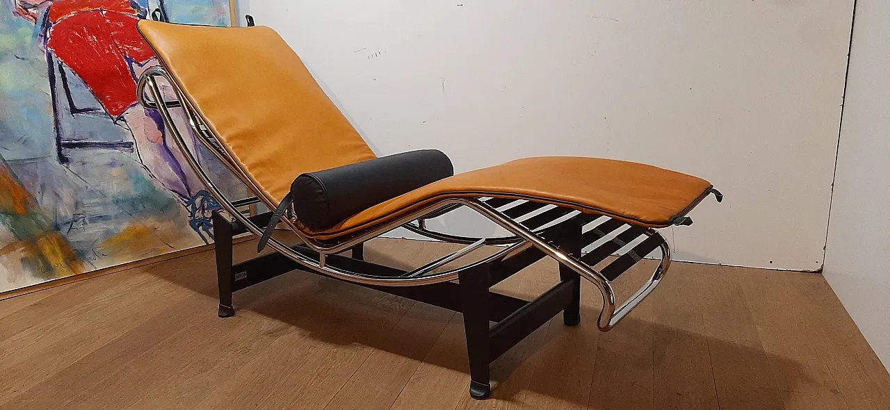 ALIVAR Chaise Longue LC4 in Cognac and black leather, 2000s 9