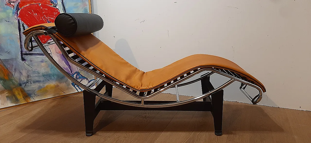 ALIVAR Chaise Longue LC4 in Cognac and black leather, 2000s 30