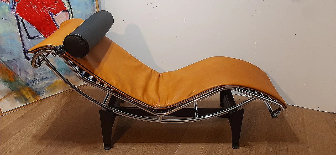 ALIVAR Chaise Longue LC4 in Cognac and black leather, 2000s 31