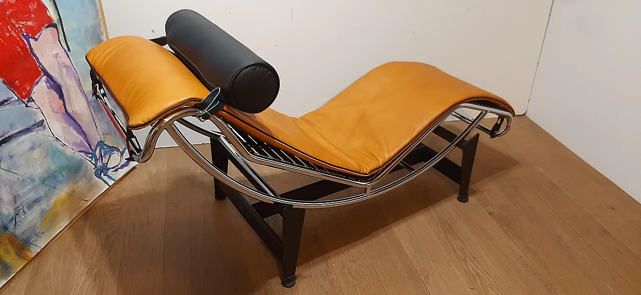 ALIVAR Chaise Longue LC4 in Cognac and black leather, 2000s 34