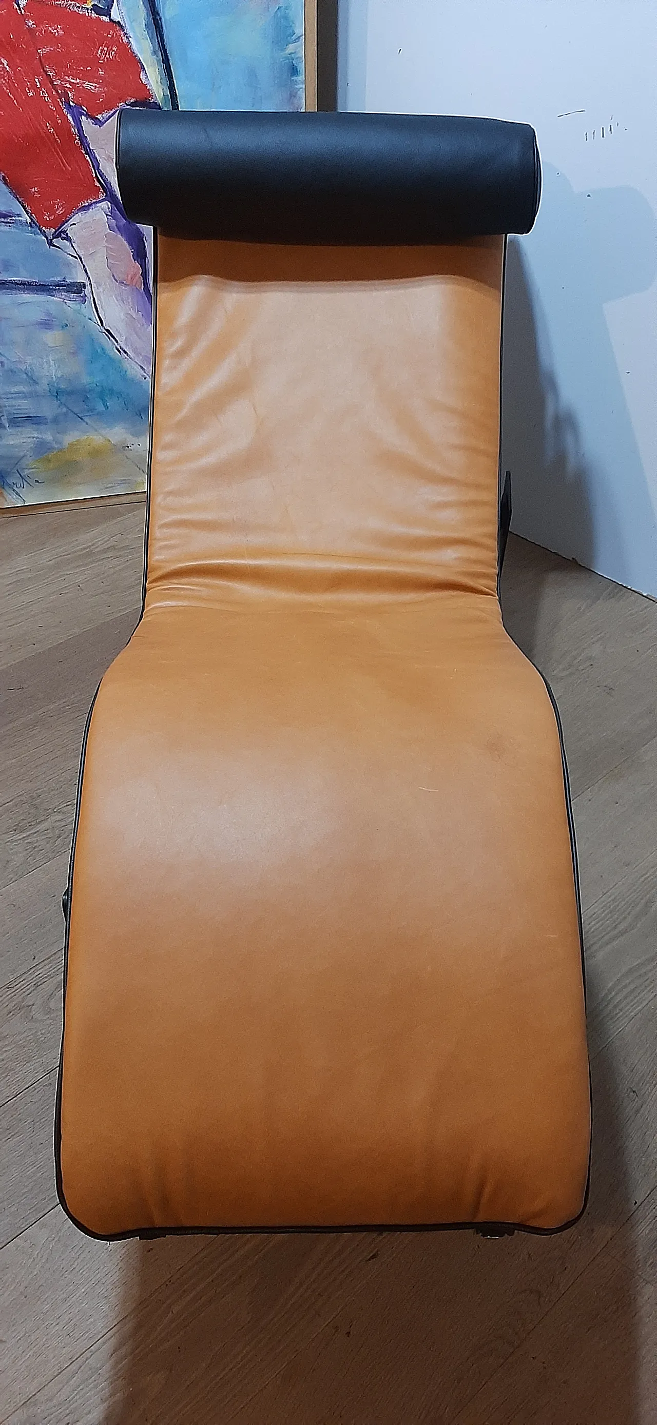 ALIVAR Chaise Longue LC4 in Cognac and black leather, 2000s 72