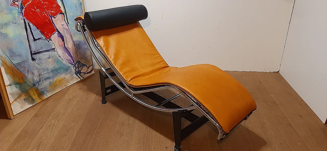 ALIVAR Chaise Longue LC4 in Cognac and black leather, 2000s 85