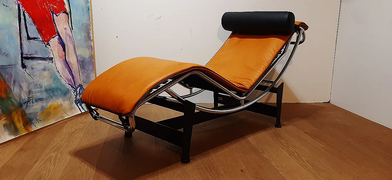 ALIVAR Chaise Longue LC4 in Cognac and black leather, 2000s 113