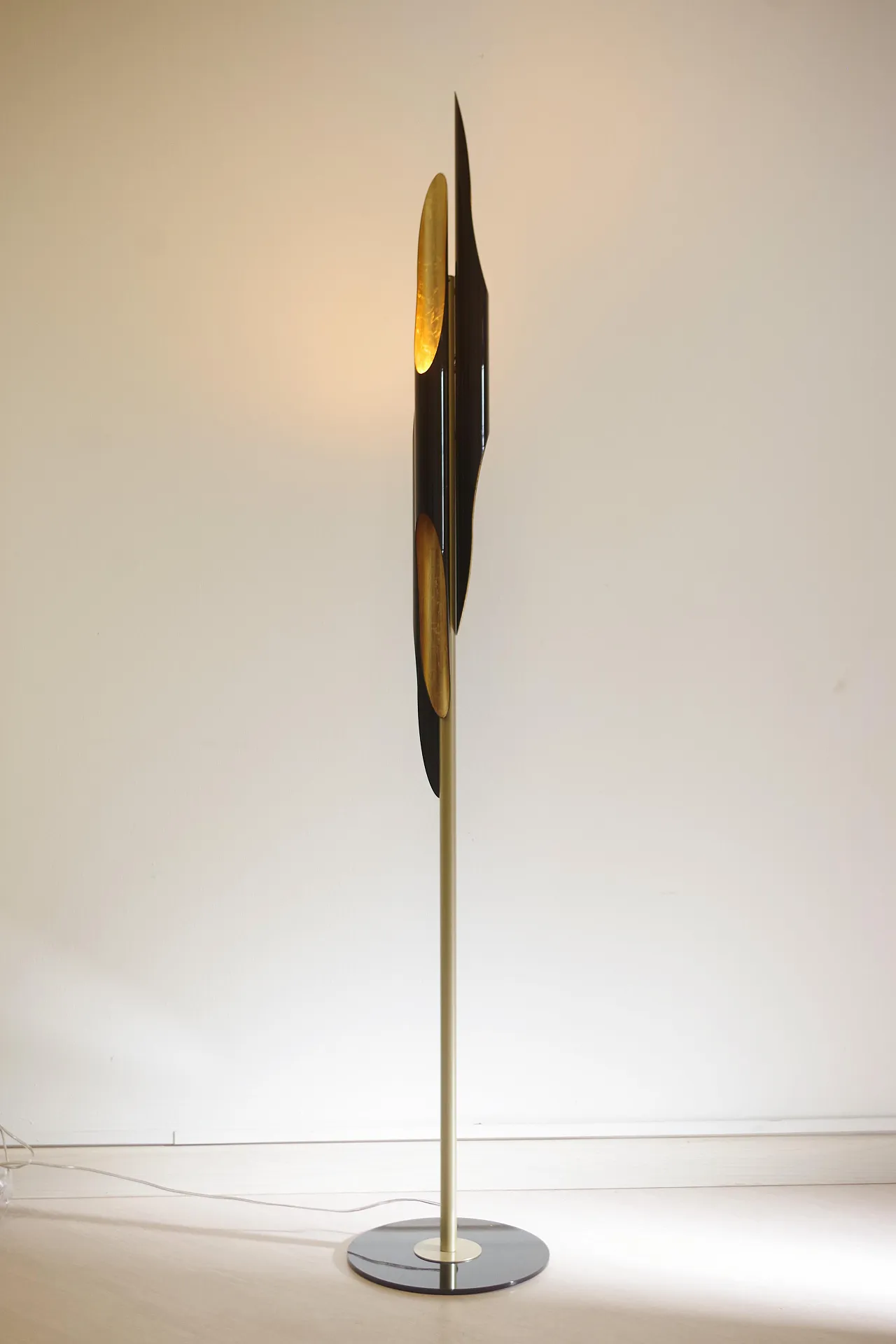 Coltrane floor lamp - Modern Luxury Lighting in Brass & Matte Black 9