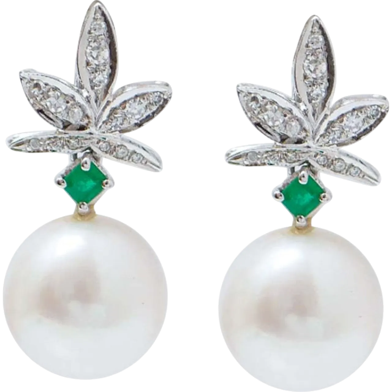 Earrings with white pearls, diamonds, emeralds and platinum, 1970s 7