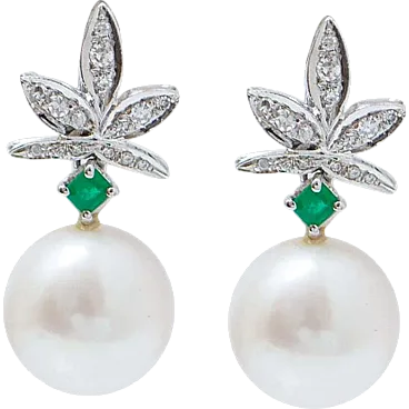 Earrings with white pearls, diamonds, emeralds and platinum, 1970s