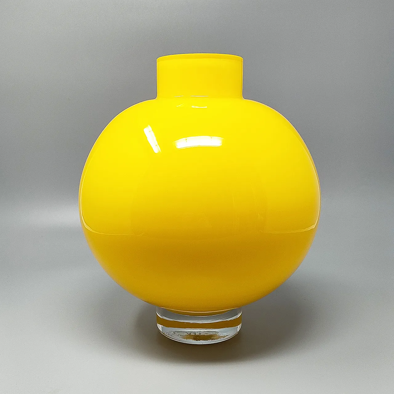 Vaso di Ind. Vetraria Valdarnese giallo, anni '70 2