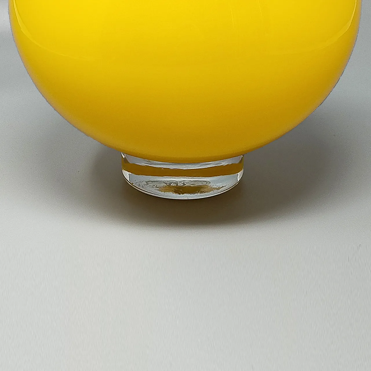 Vaso di Ind. Vetraria Valdarnese giallo, anni '70 6