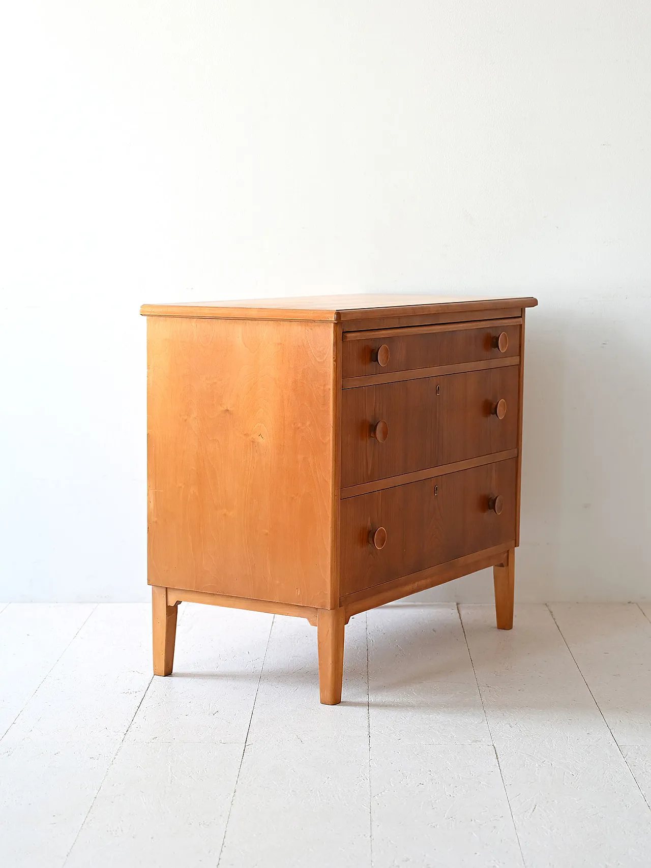 Scandinavian chest of drawers with mirror 5