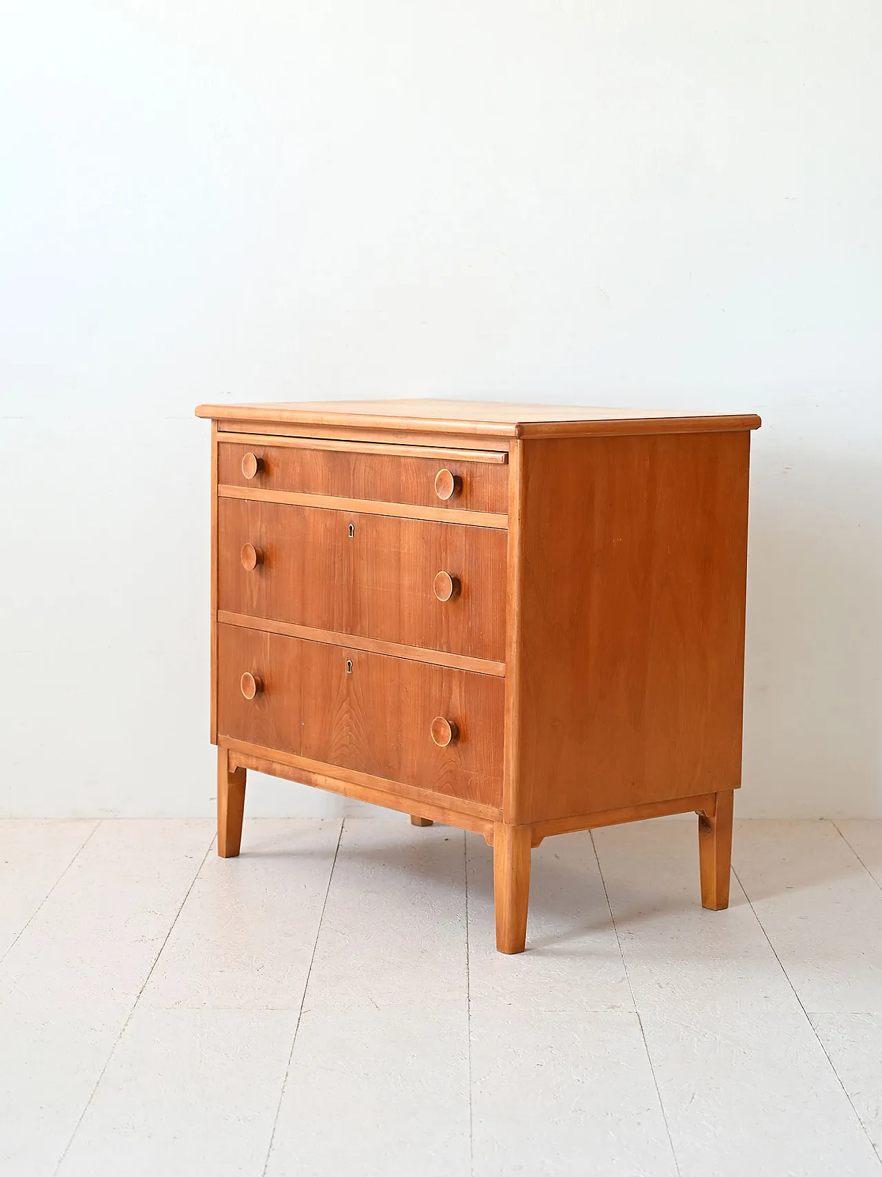 Scandinavian chest of drawers with mirror 6