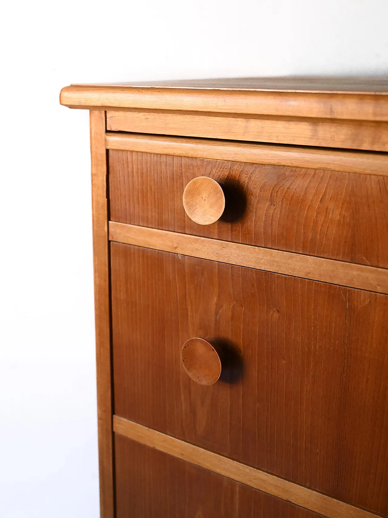 Scandinavian chest of drawers with mirror 9