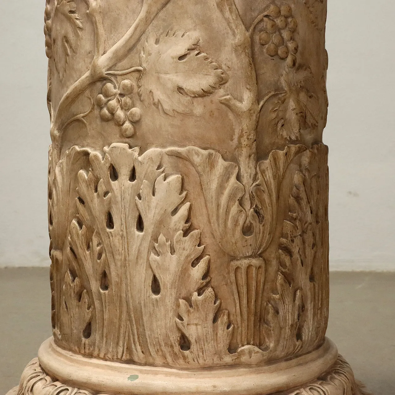 Colonna in terracotta con elementi fogliacei di Manifattura Signa 5