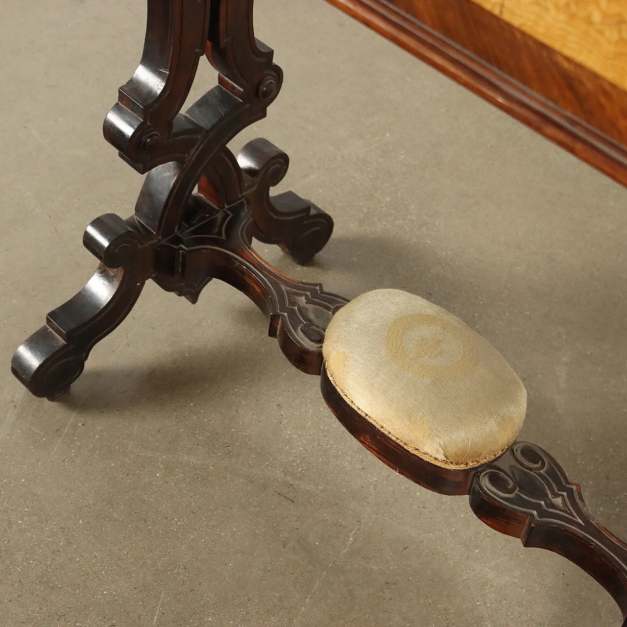 Napoleon III flap-door desk in walnut and bronze, 19th century 10