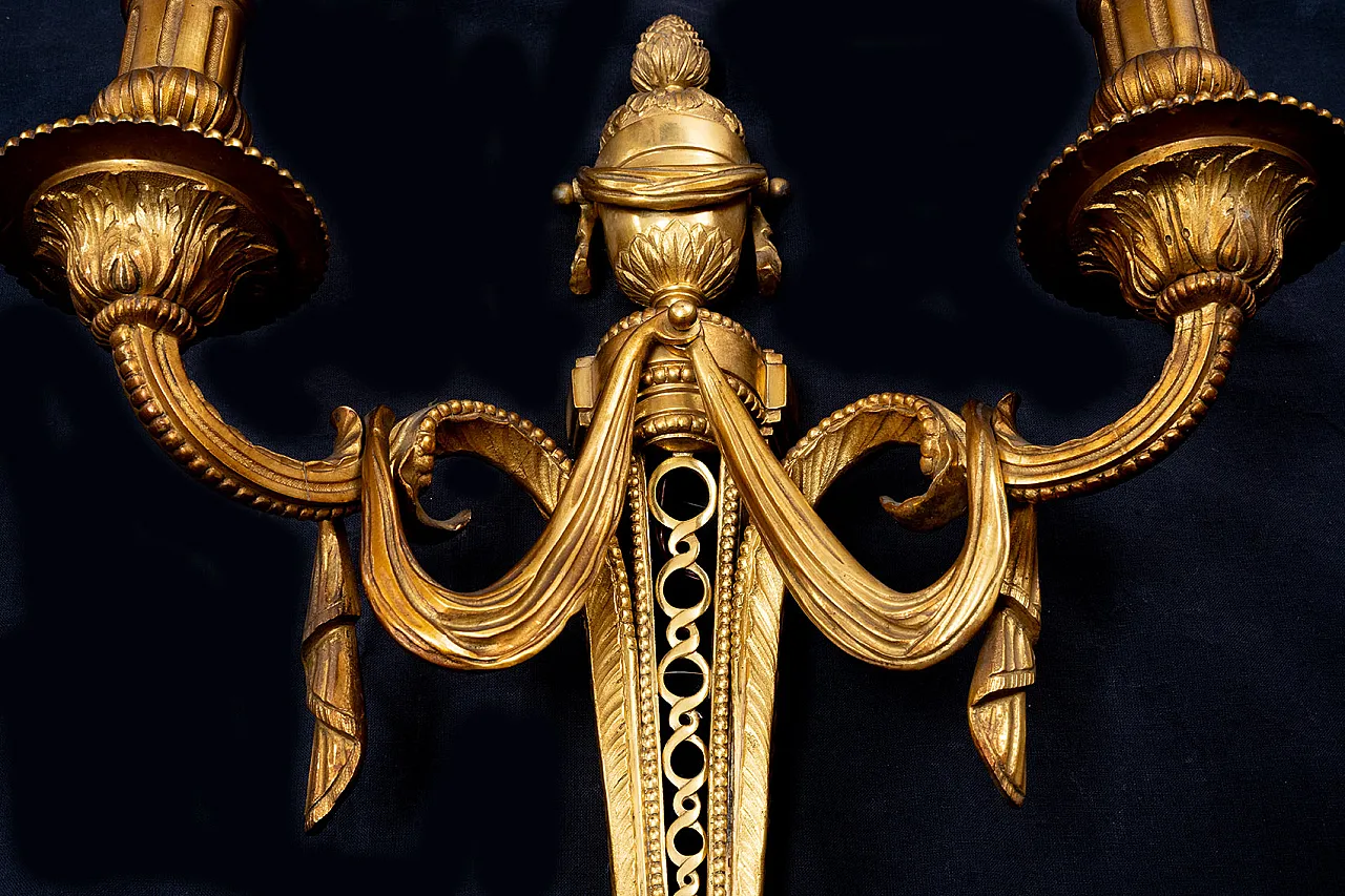 Pair of Napoleon III sconces in chiseled gilded bronze, 19th century 3