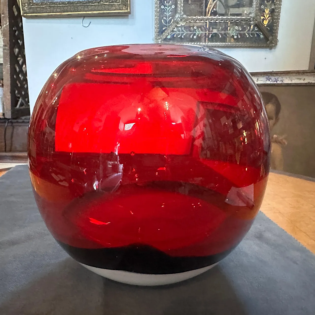 Spherical Murano glass vase in Carlo Moretti style, 1990s 2