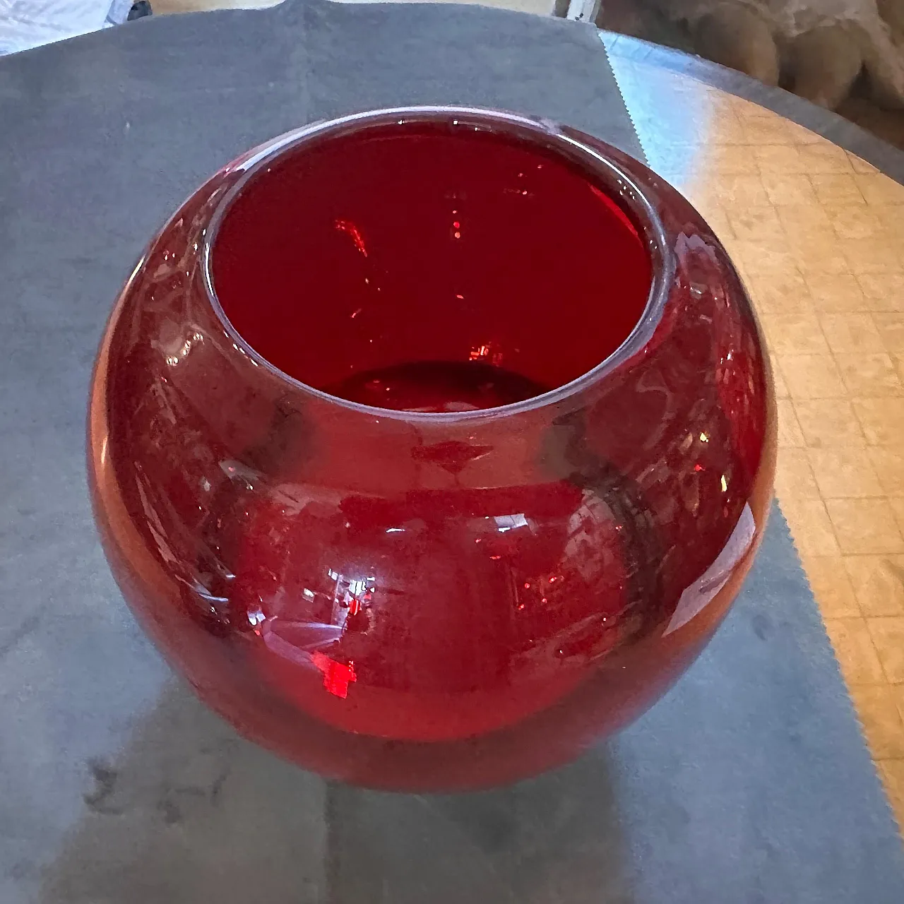 Spherical Murano glass vase in Carlo Moretti style, 1990s 4