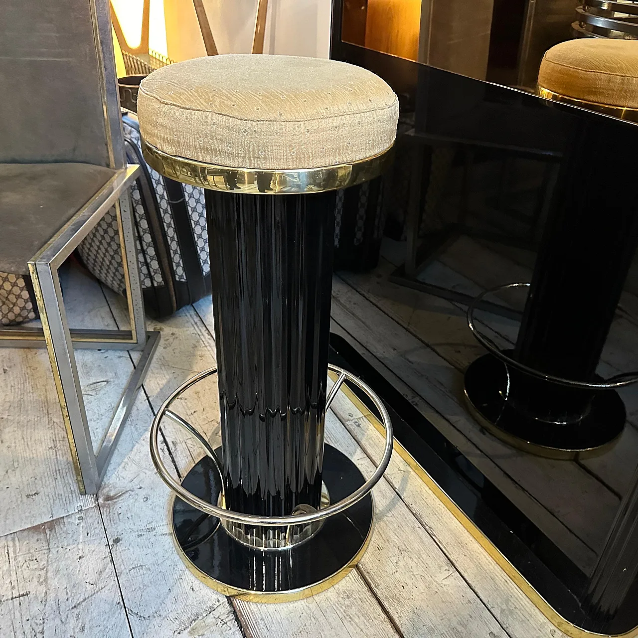 Bar cabinet with stools, 1960s 9