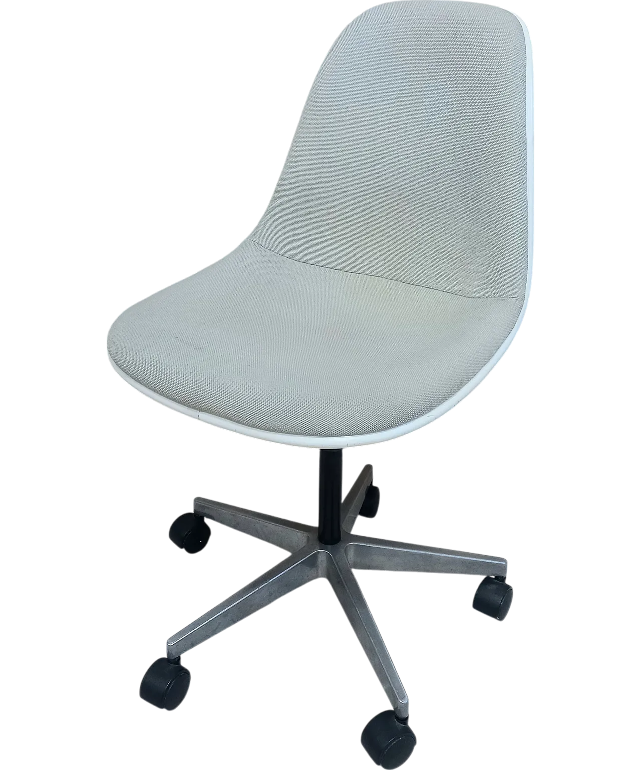 Charles Eames fiberglass chair with casters, 70s 5