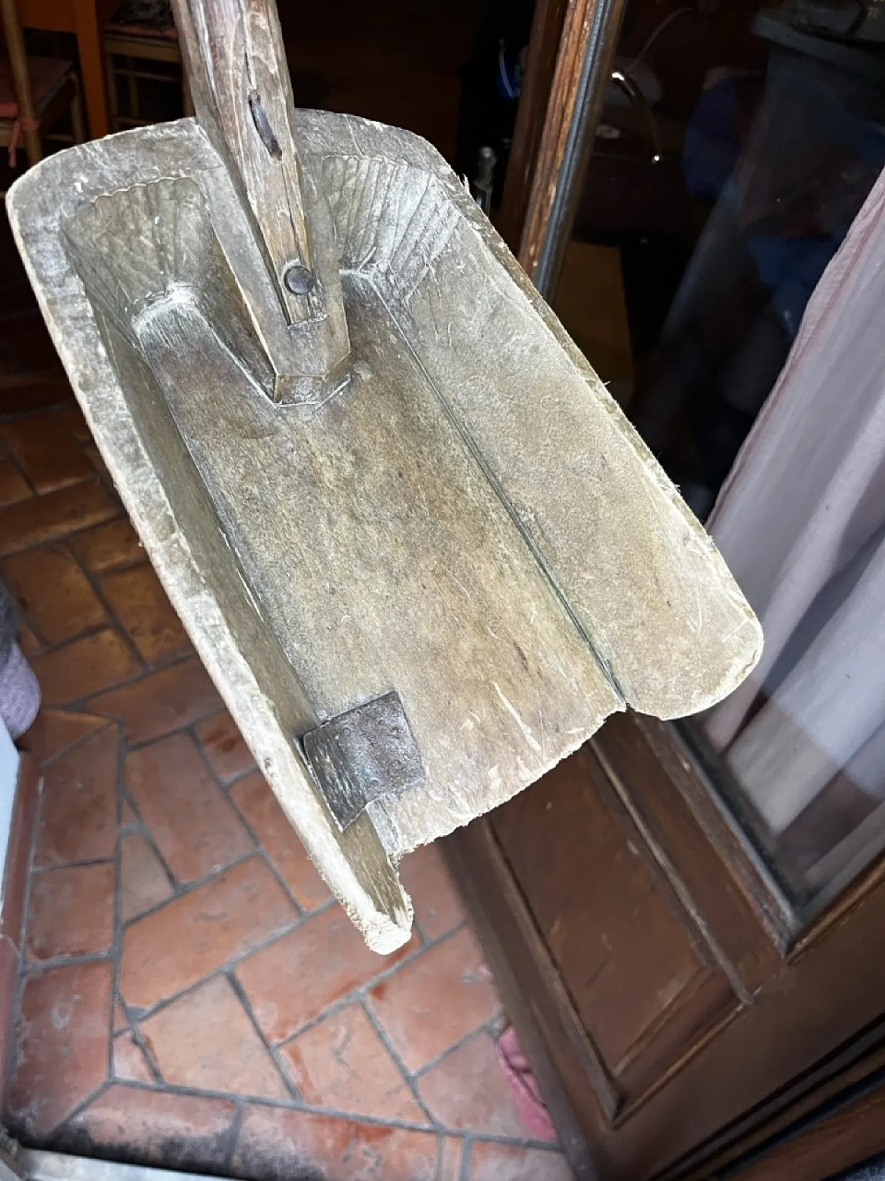 Rustic Grain shovel in wood, Italy, early 20th century 2