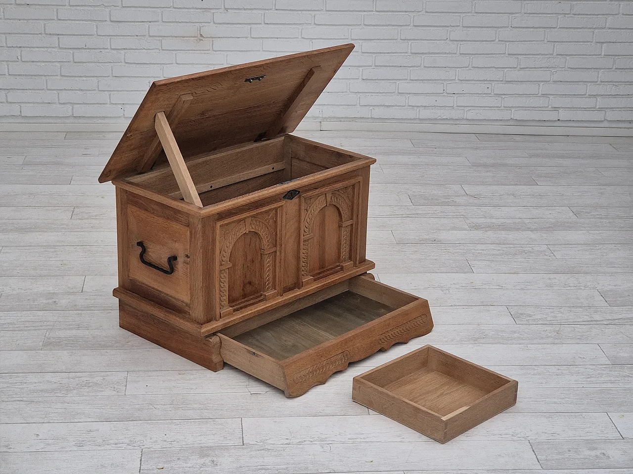 Scatola laterale danese con cassetto, legno massello rovere, anni '70 6