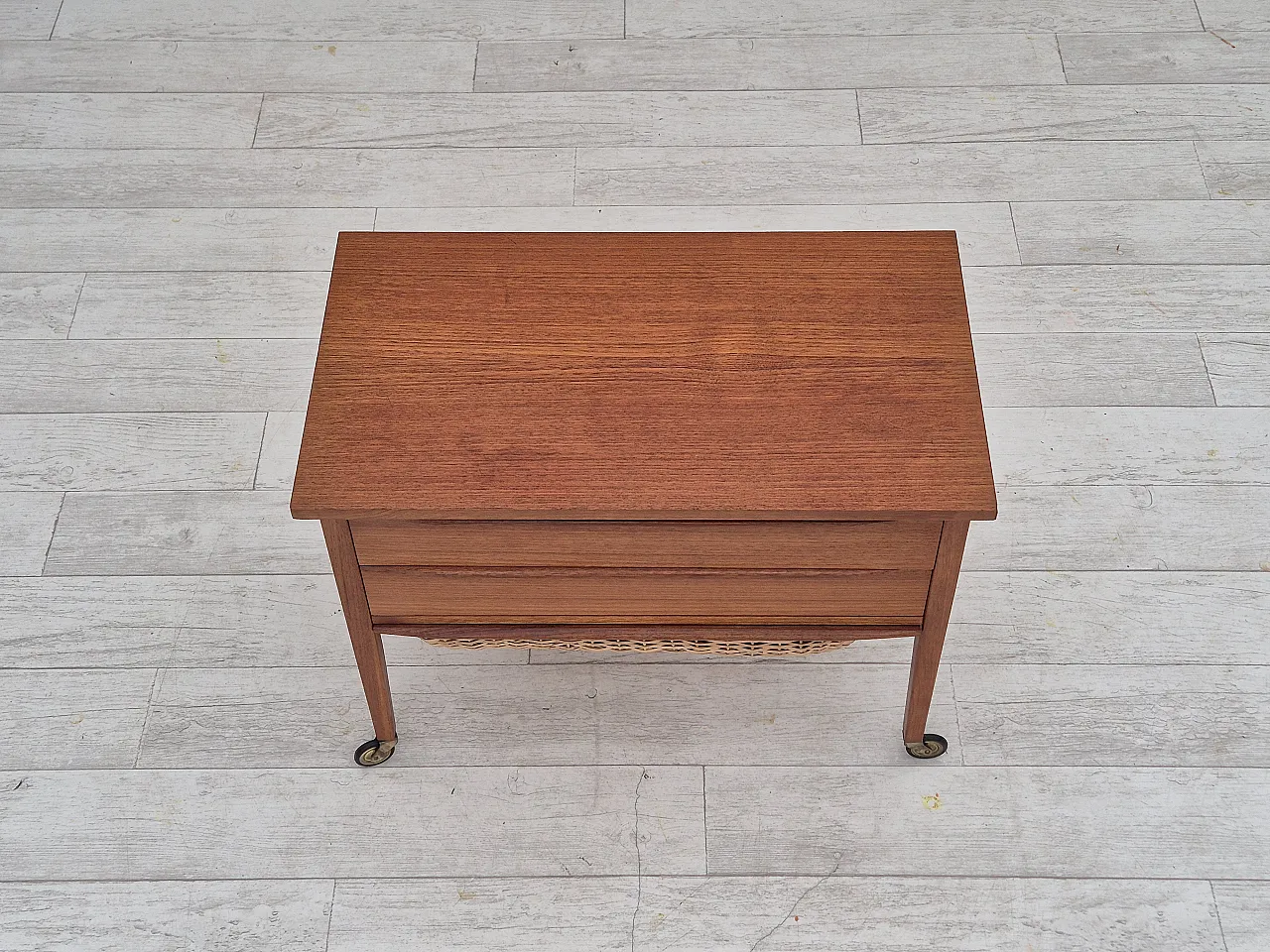 Cassettiera laterale danese in teak, rattan, ruote in ottone, anni '70 8