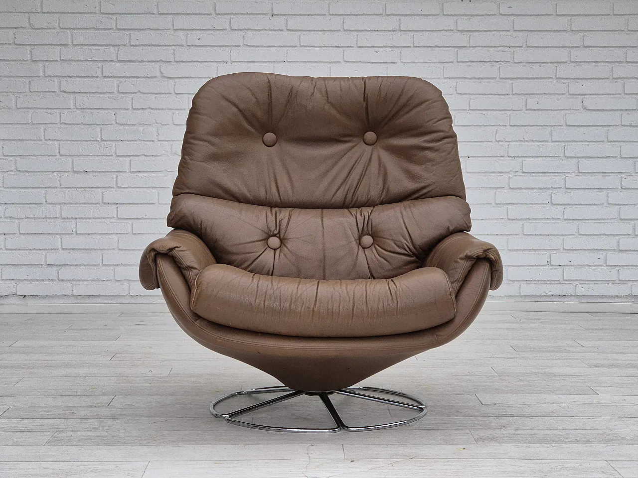 Sedia girevole scandinava in pelle marrone, anni '70 6